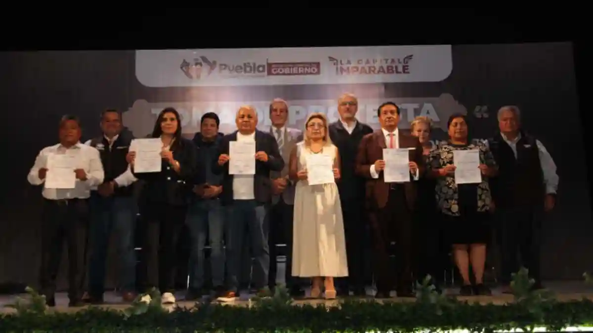 Entrega Pepe Chedraui constancias de mayoría a integrantes de Mesas Directivas de Vecinos