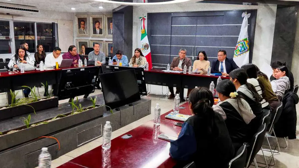 Gobierno de Puebla logra acuerdos con normalistas de Teteles, tras mesas de negociación
