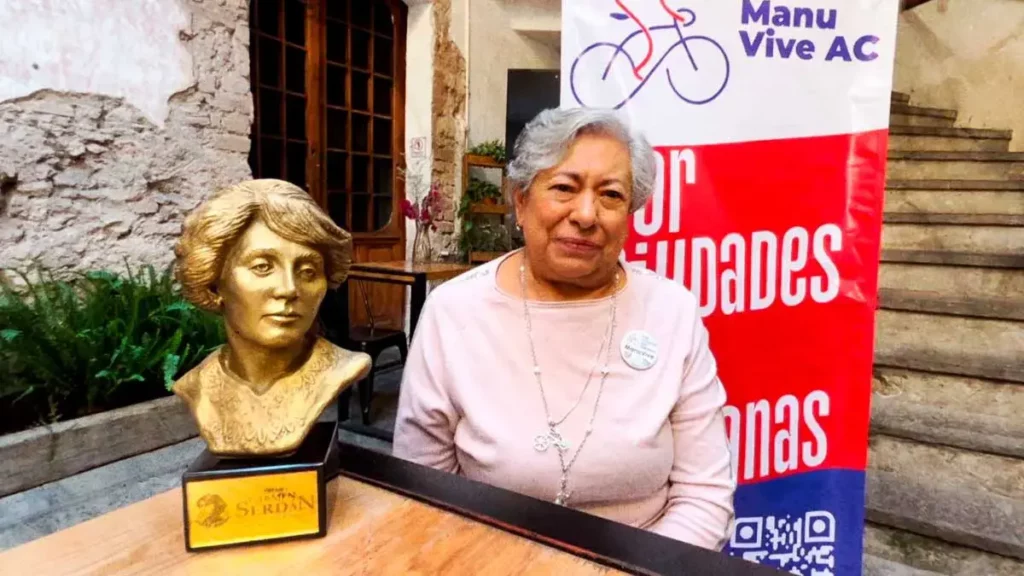 Otorgan premio Carmen Serdán 2025 a Luz del Carmen Zenteno, fundadora de Manu Vive AC 