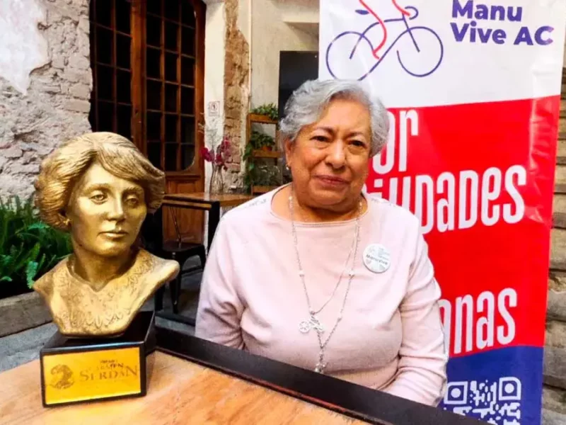 Otorgan premio Carmen Serdán 2025 a Luz del Carmen Zenteno, fundadora de Manu Vive AC 