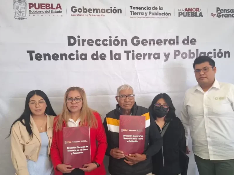 Reciben primeros tres beneficiarios su título de propiedad en el marco del Programa de Regularización en Texmelucan