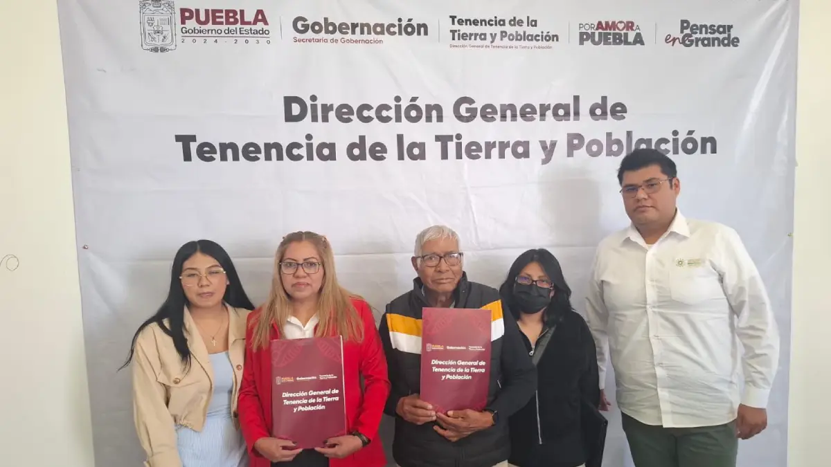 Reciben primeros tres beneficiarios su título de propiedad en el marco del Programa de Regularización en Texmelucan