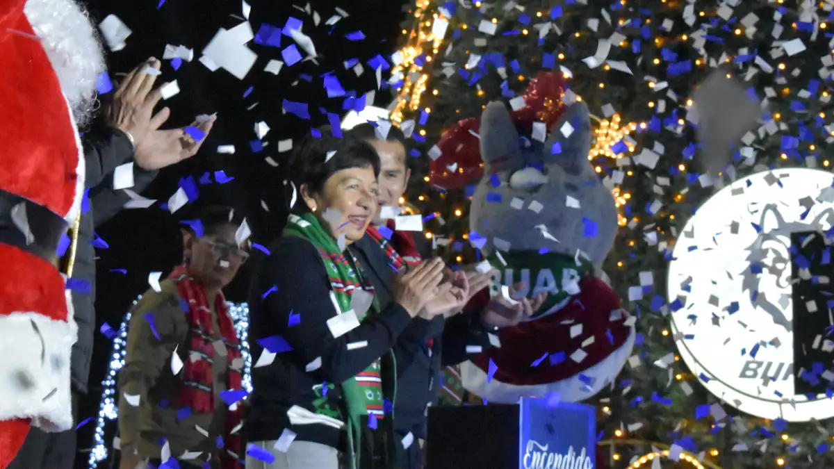 Ciudad Universitaria de la BUAP enciende el espíritu navideño