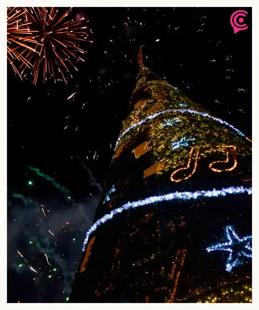 Lilia Cedillo enciende el árbol navideño en CCU BUAP; llama a construir cultura de paz