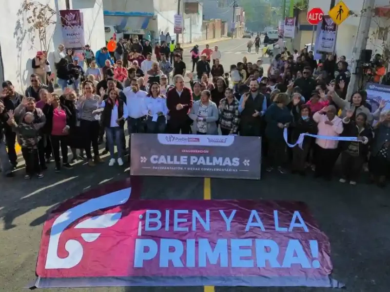 Entrega Pepe Chedraui trabajos de pavimentación en la colonia Santa Cruz Buenavista