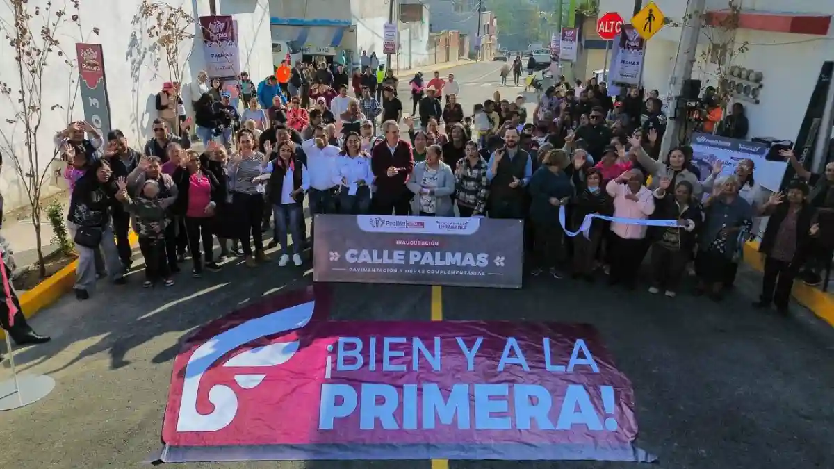 Entrega Pepe Chedraui trabajos de pavimentación en la colonia Santa Cruz Buenavista