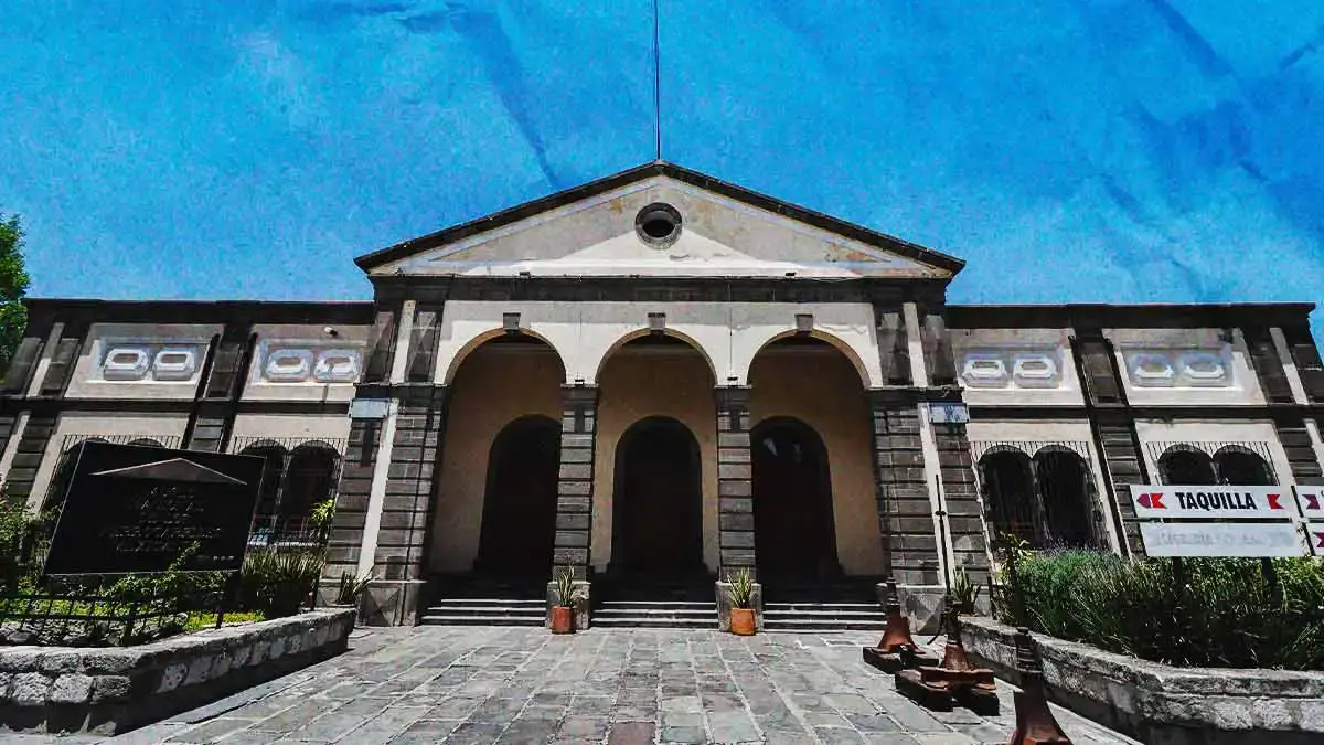 Hombre muere por aparentes causas naturales frente al Museo del Ferrocarril de Puebla  