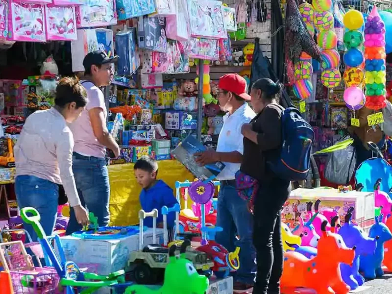 Ayuntamiento de Puebla analiza dar permisos temporales a ambulantes para venta de juguetes