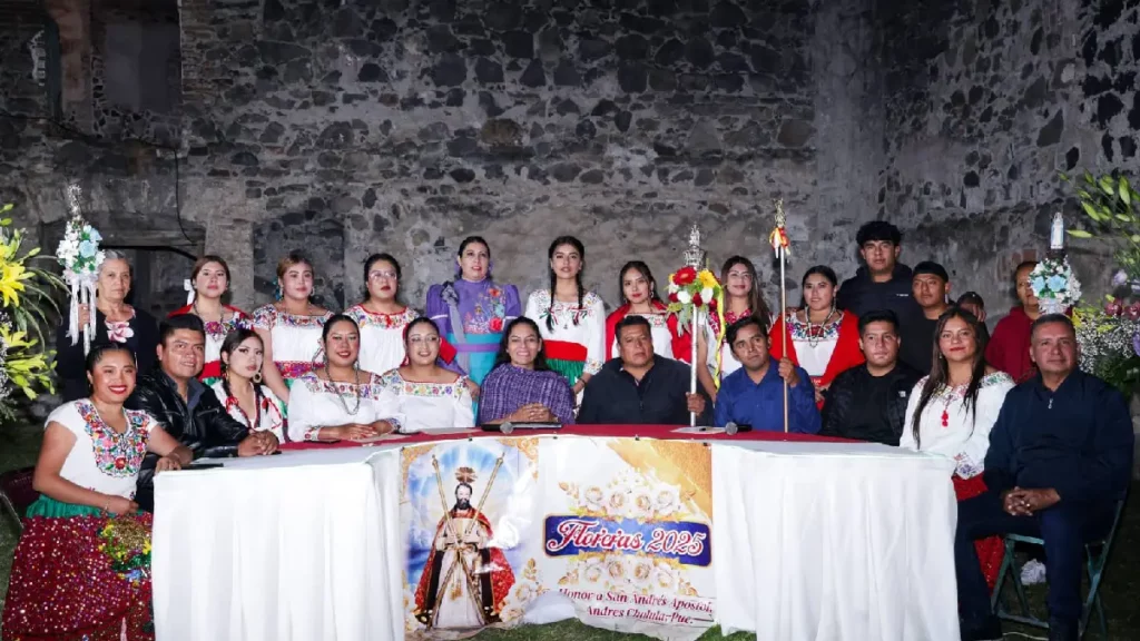 Anuncia Lupita Cuautle actividades de las floreras y castilleros durante Fiesta Patronal de San Andrés Apóstol