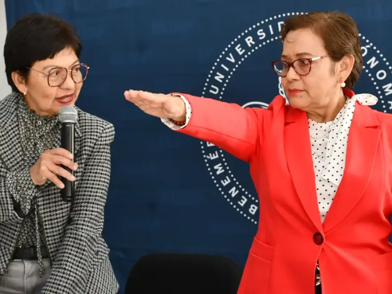 Toma protesta la Rectora Lilia Cedillo a Irma García como directora de la Preparatoria 2 de Octubre de 1968