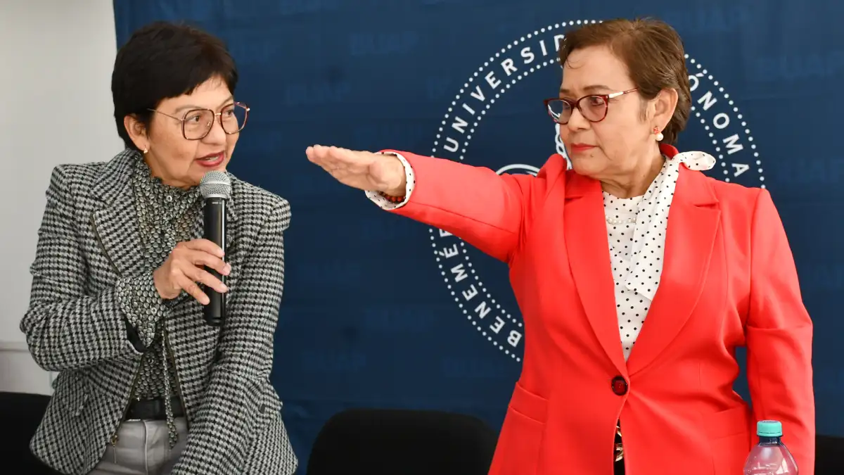 Toma protesta la Rectora Lilia Cedillo a Irma García como directora de la Preparatoria 2 de Octubre de 1968