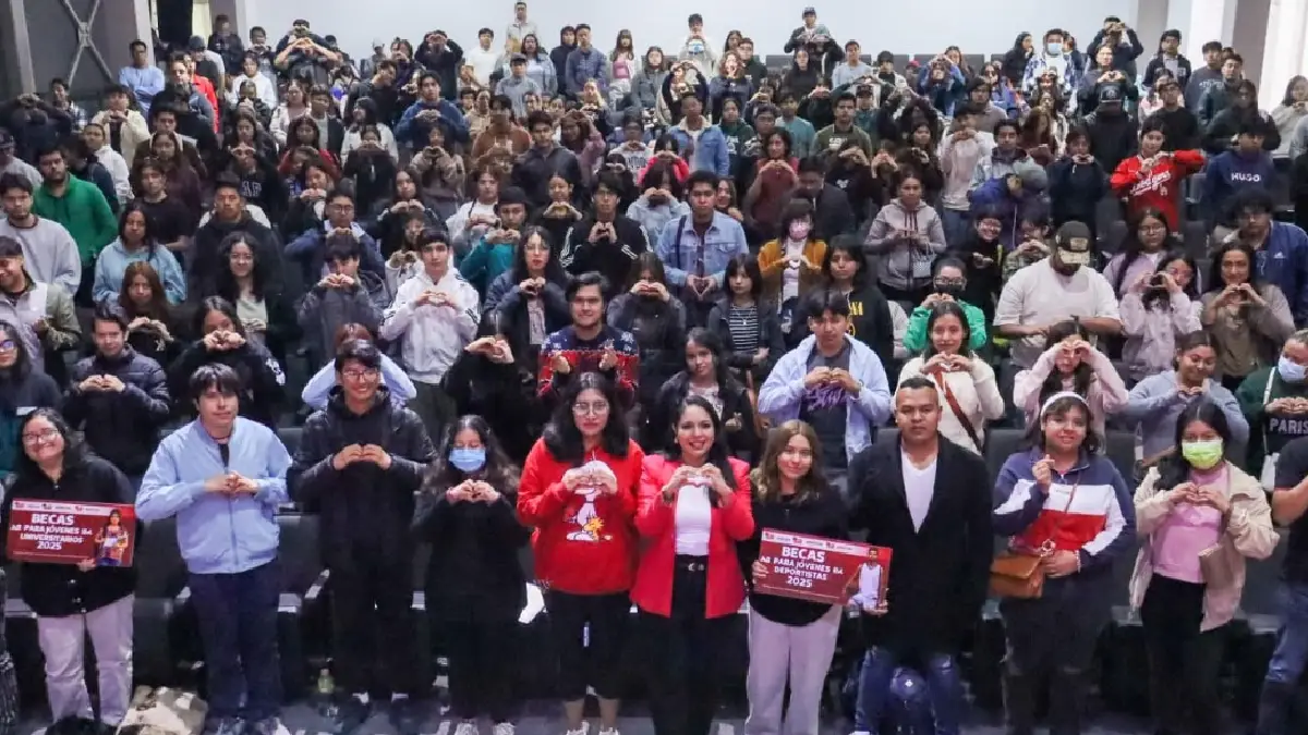 Reafirma Tonantzin Fernández su compromiso con las juventudes cholultecas