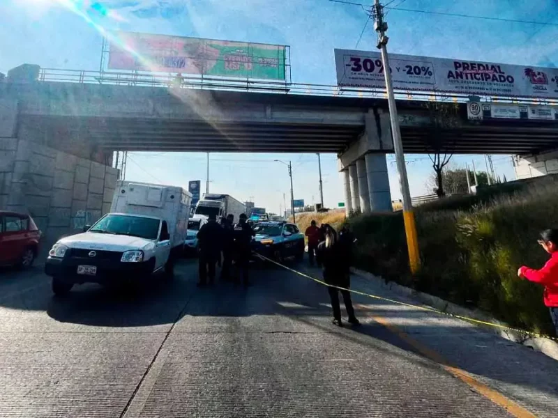 Hombre se quita la vida arrojándose del puente de Camino Real a Momoxpan en Puebla