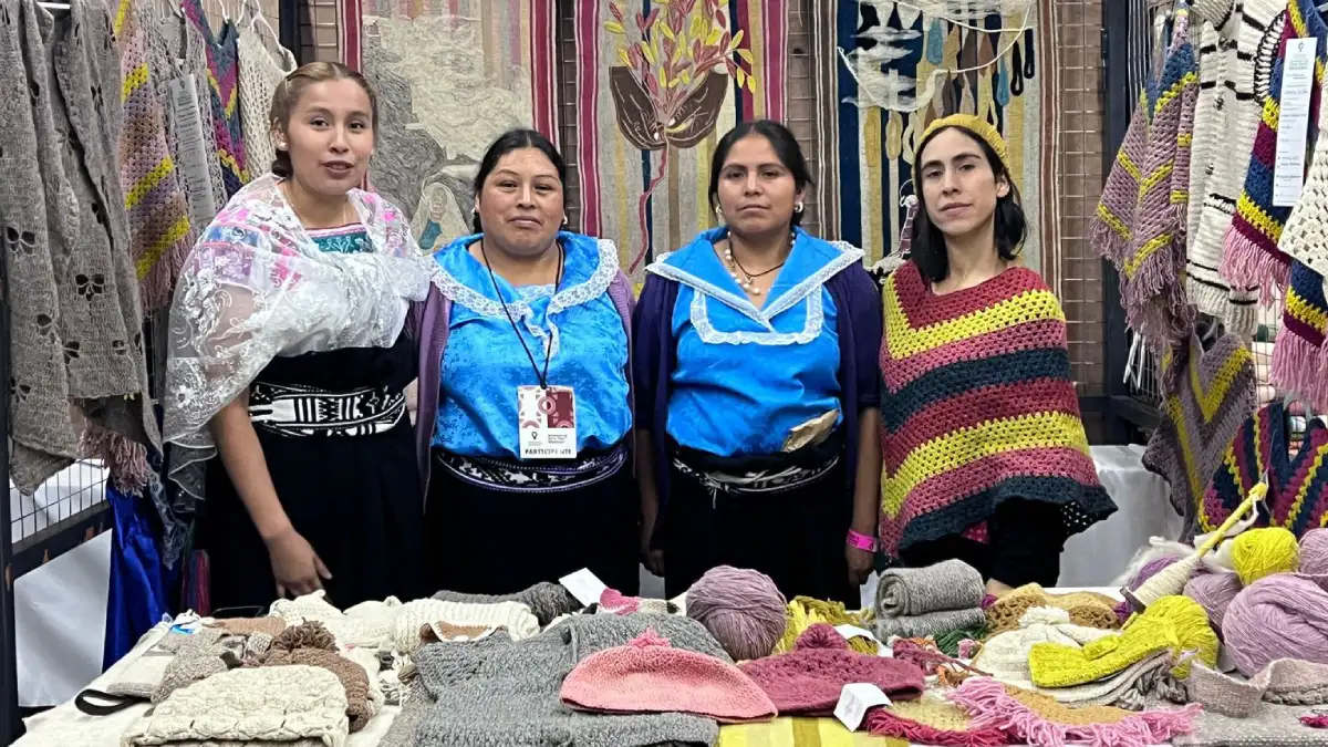 Artesanas de Cuacuila conquistan Baja California y todo México con sus textiles de lana