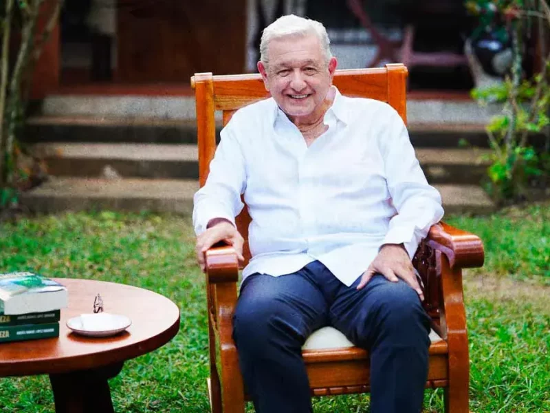 MLO pide respaldo para Claudia Sheinbaum; descarta gira de promoción de su libro "Grandeza"