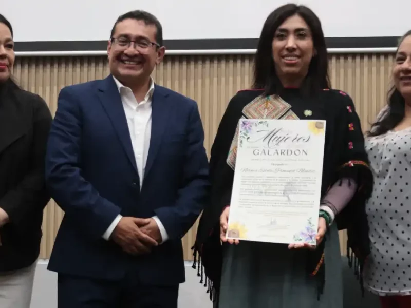 En el Congreso del Estado rinden homenaje a quienes lideran con fuerza e inspiran con acción