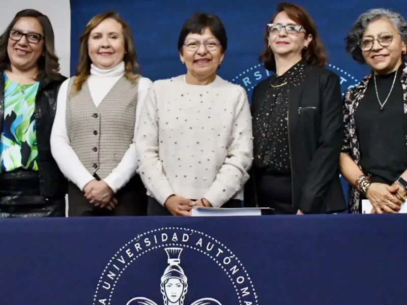 La Rectora Lilia Cedillo reconoce el reto que implica formar adolescentes en la Preparatoria Urbana Enrique Cabrera