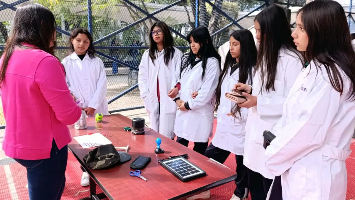 Fomenta el Centro de Investigaciones en Dispositivos Semiconductores del ICUAP, vocaciones científicas en el nivel medio superior