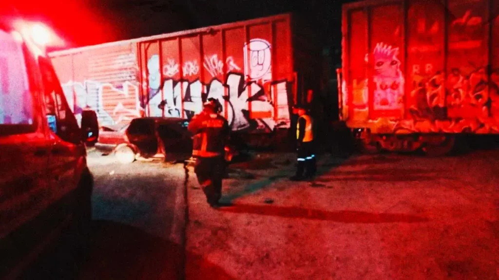 Tren impacta a vehículo en Amozoc, Puebla; cuatro personas resultan heridas