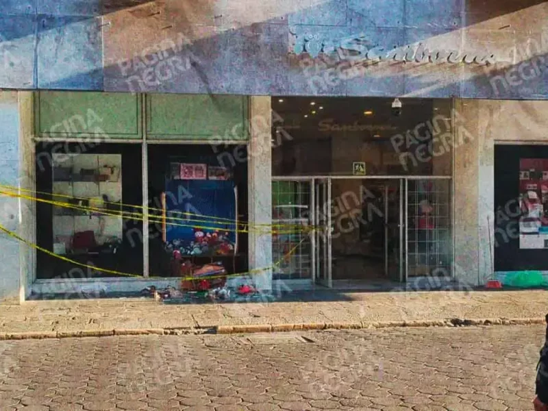 Sanborns del Centro Puebla sufre tercer cristalazo en 2025; ladrones se llevan peluches y artículos navideños