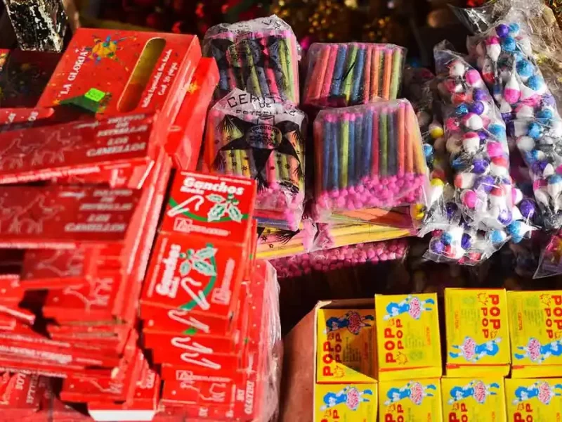 Ayuntamiento de Puebla vigila mercados con operativos; inspecciona carne y pirotecnia