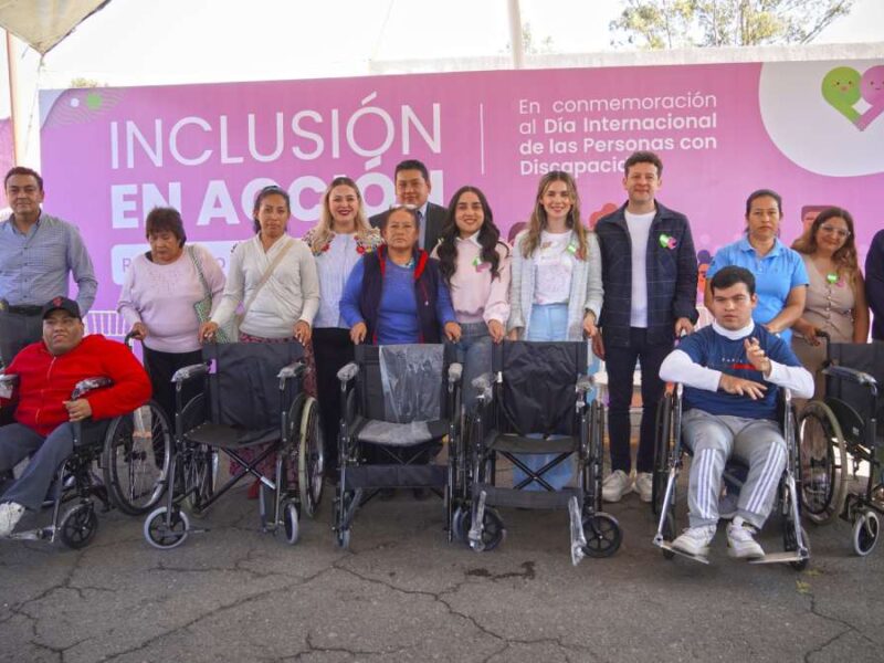 Entregó DIF de Texmelucan siete sillas de ruedas a personas vulnerables