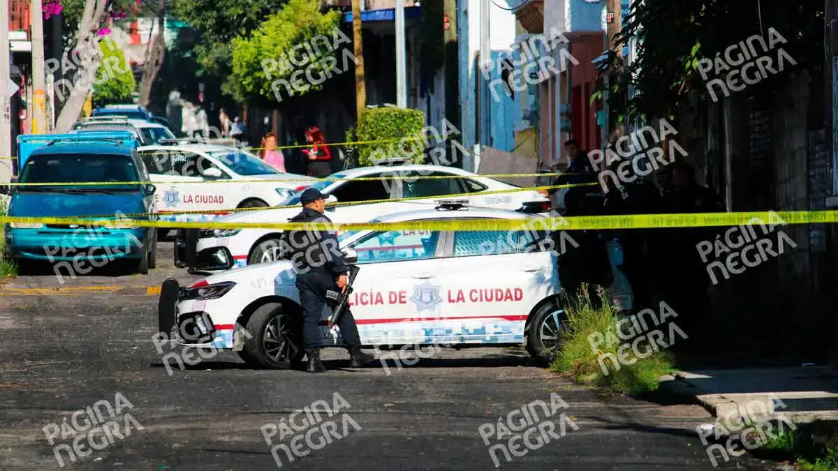 Identifican a mujer abandonada en carrito de supermercado en Puebla; familia no acude a reconocerla