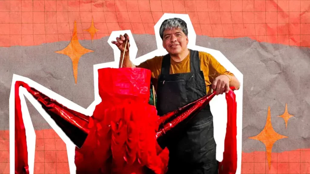 Juan Antonio Cuachil preserva la magia navideña con piñatas en Puebla