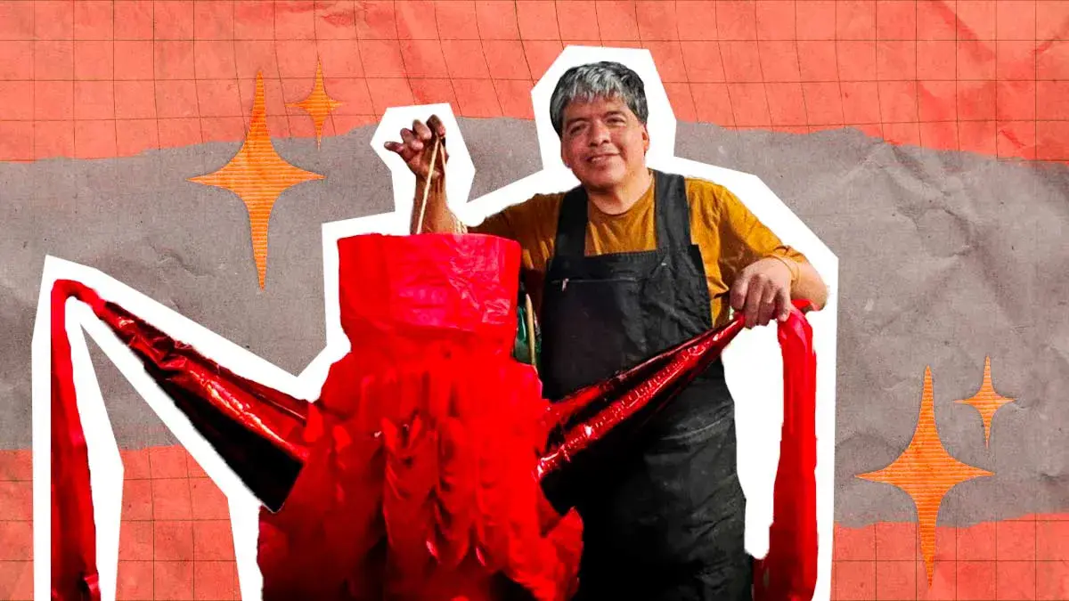 Juan Antonio Cuachil preserva la magia navideña con piñatas en Puebla