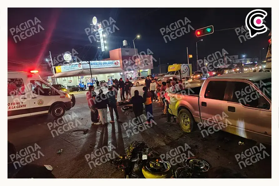 Choque de motocicleta contra camioneta dejó dos jóvenes muertos en Amozoc, Puebla