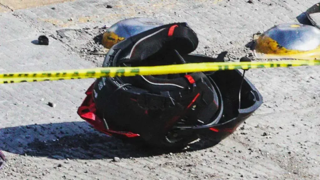 Motociclista murió tras chocar contra auto compacto en Tlatlauquitepec, Puebla