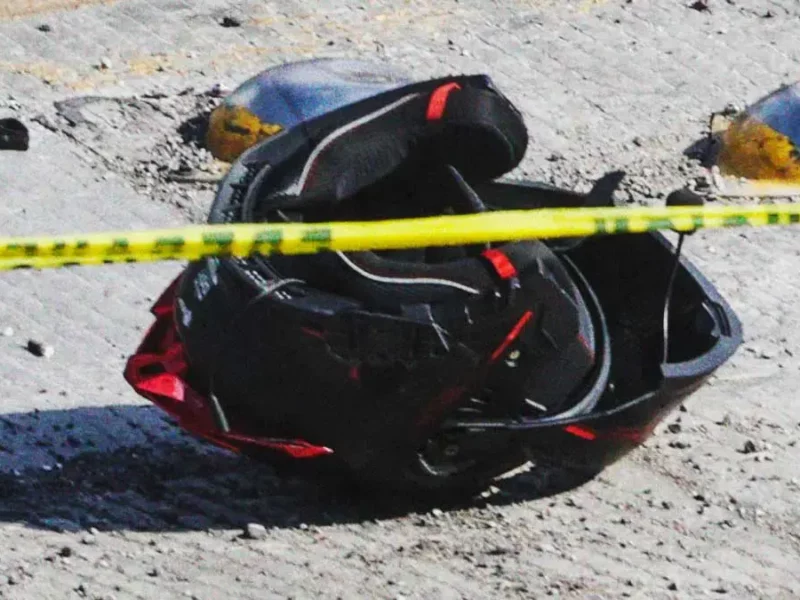 Motociclista murió tras chocar contra auto compacto en Tlatlauquitepec, Puebla