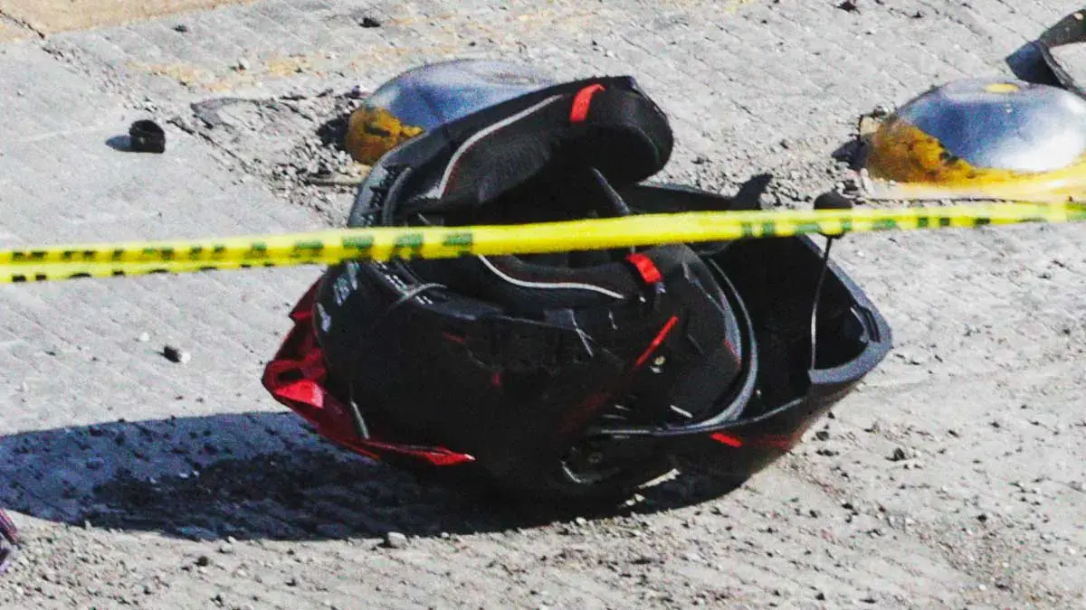 Motociclista murió tras chocar contra auto compacto en Tlatlauquitepec, Puebla