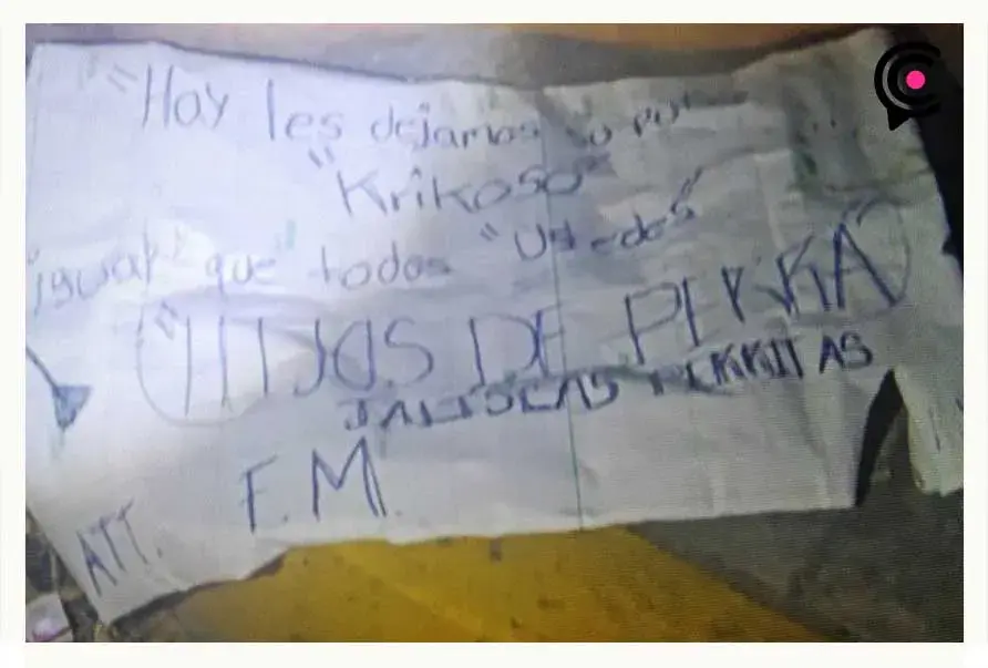 Abandonan cuerpo con narcomensaje bajo puente vehicular en Casablanca, Amozoc 