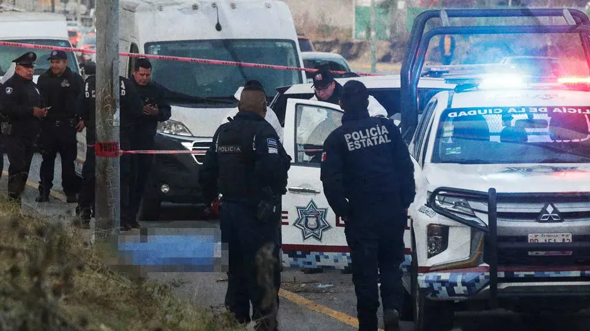 Abandonan cuerpo con narcomensaje bajo puente vehicular en Casablanca, Amozoc 