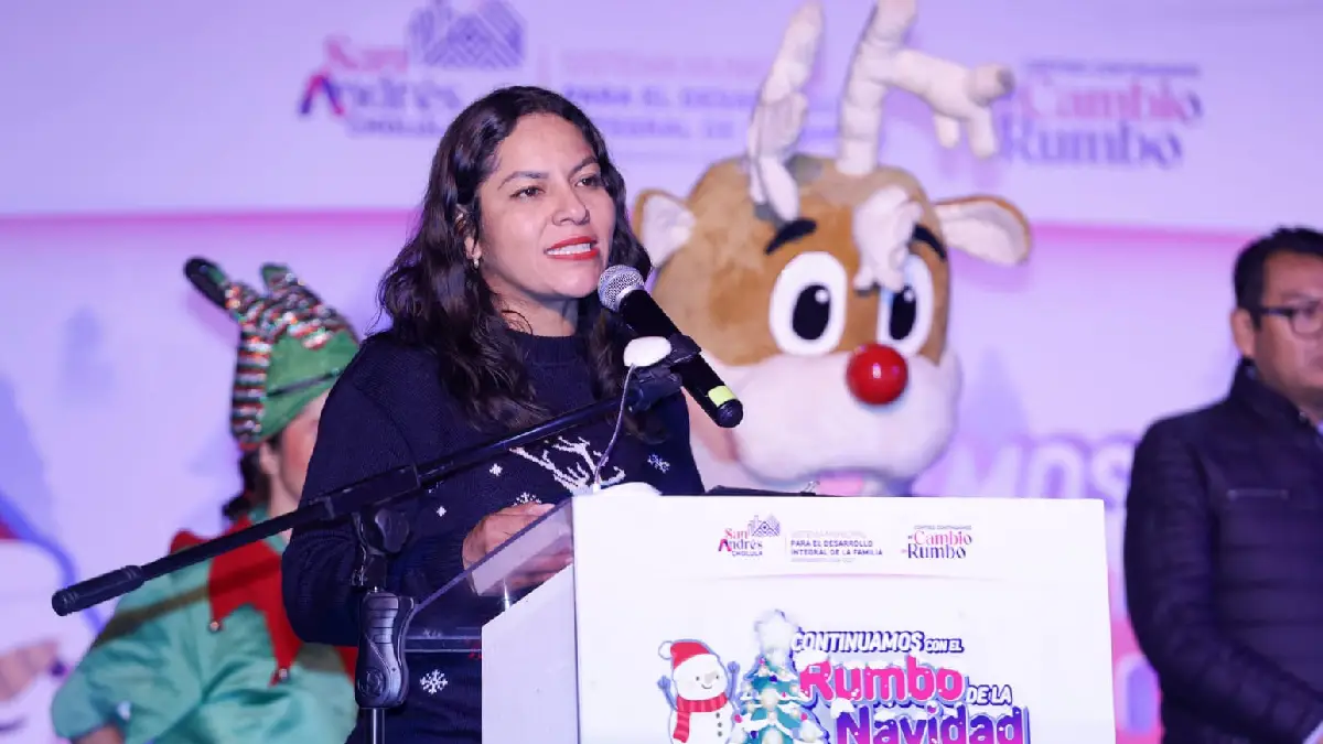 Se ilumina San Andrés Cholula con encendido de Árboles Navideños