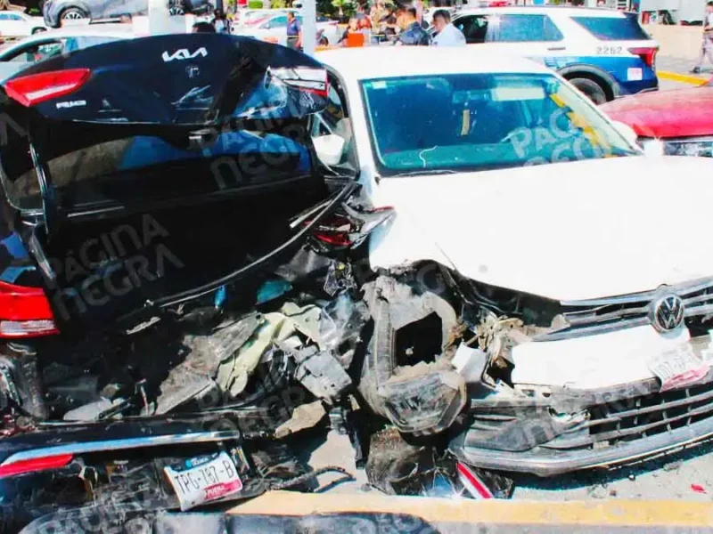 Mujer murió atropellada en choque múltiple en la entrada de Vía San Ángel, Puebla 