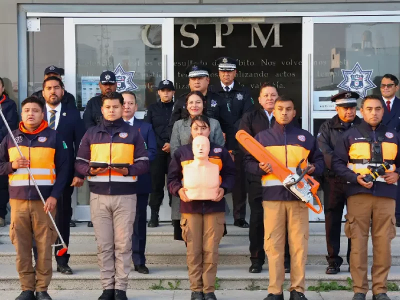 Equipa Lupita Cuautle a Policía y Protección Civil de San Andrés Cholula