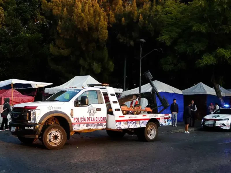 Ambulantes de Fuerza 2000 cierran 16 y 18 Poniente, denuncian vecinos del Centro de Puebla