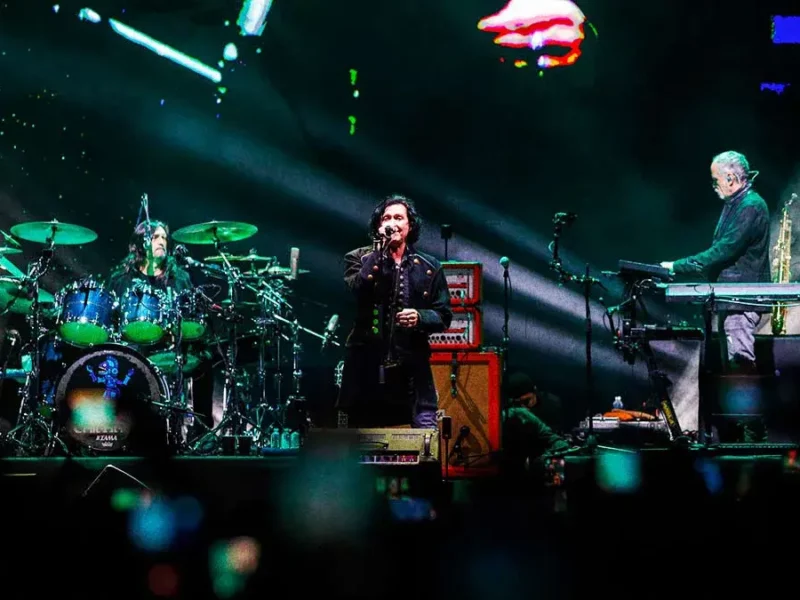 Caifanes abarrota el Auditorio GNP Seguros en Puebla como cierre de su gira 2025
