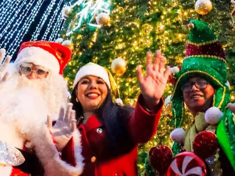 Tonantzin Fernández enciende la Navidad en San Pedro Cholula
