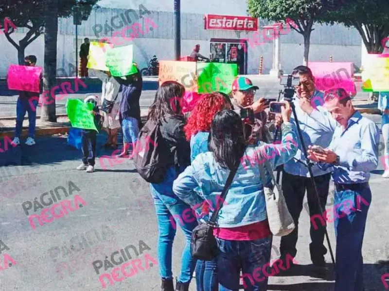 Exreo presume ser abogado y lidera protesta en Casa de Justicia de Tehuacán