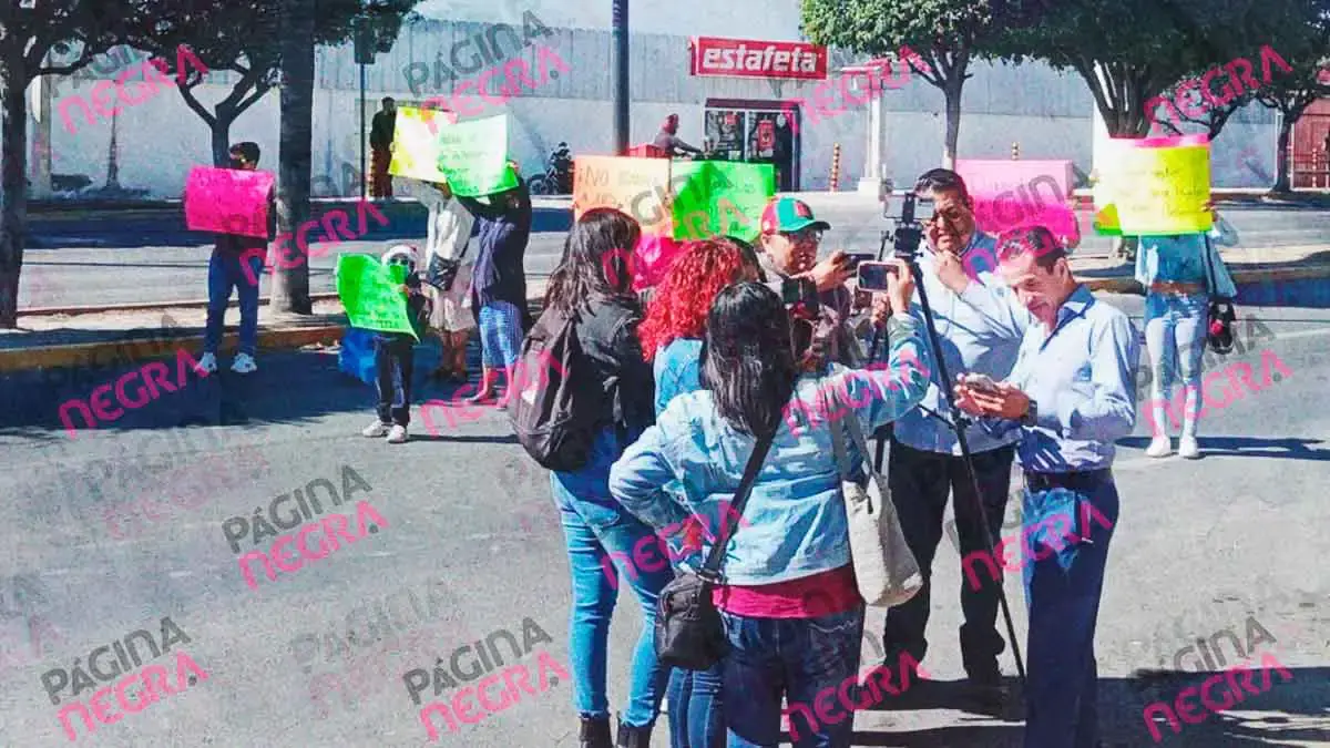 Exreo presume ser abogado y lidera protesta en Casa de Justicia de Tehuacán