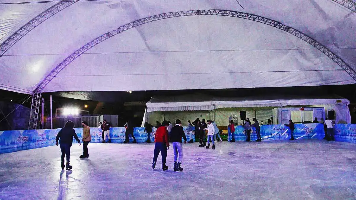 Angelópolis abre pista de hielo gratis en Puebla; conoce los horarios y acceso