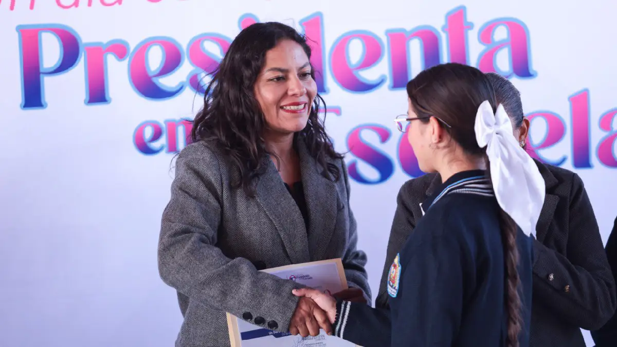 Impulsa Lupita Cuautle a estudiantes sobresalientes en la décima edición del programa escolar