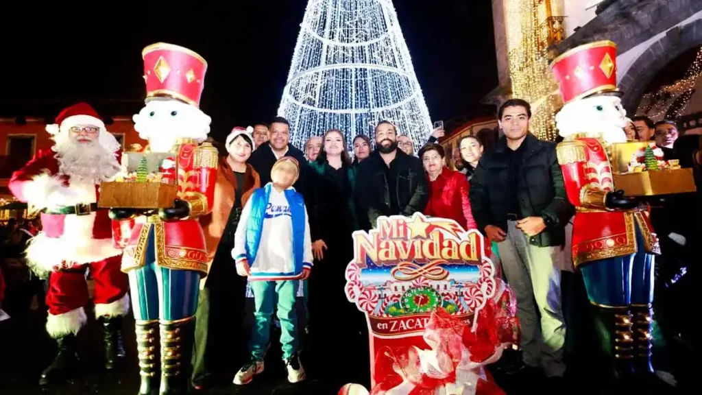 Llega la Navidad a Zacatlán: desfile y encendido de árbol navideño dan brillo al Pueblo Mágico