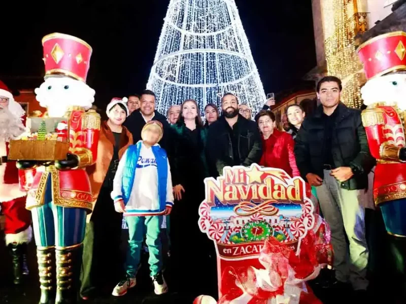 Llega la Navidad a Zacatlán: desfile y encendido de árbol navideño dan brillo al Pueblo Mágico