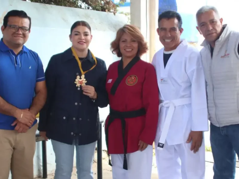 Niñas y niños de juntas auxiliares realizan su examen de Tae Kwon Do para cambiar de cinta