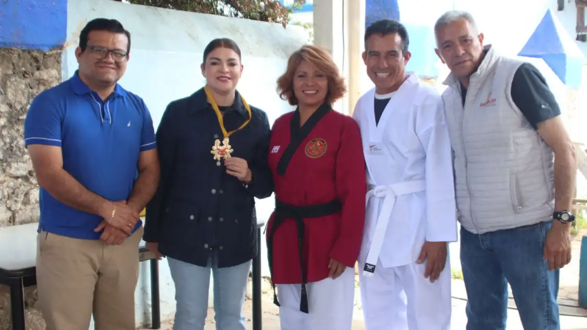 Niñas y niños de juntas auxiliares realizan su examen de Tae Kwon Do para cambiar de cinta