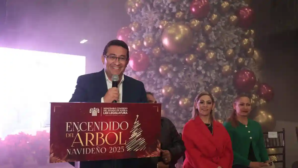 Destacan fraternidad y convivencia en el encendido del árbol navideño del Congreso